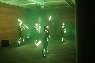 Tanečné vystúpenie Pyroterra Lighttoys