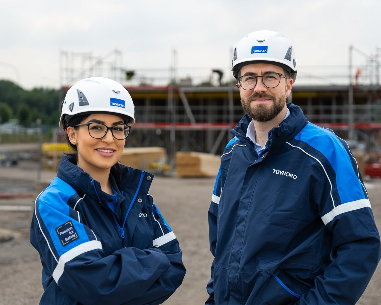 TUEV_NORD_GROUP_Industry_Stage Two engineers on a construction site