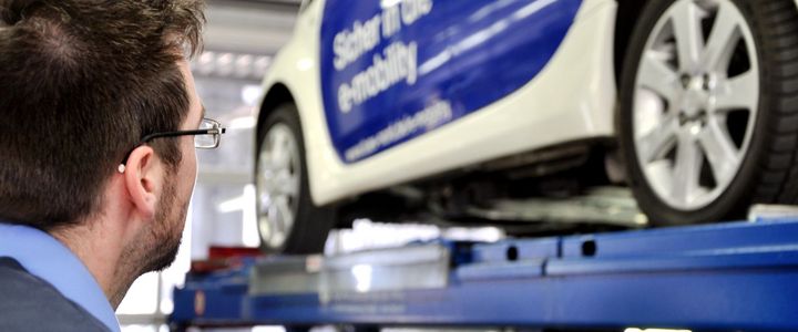 Drive Train and Emissions of Passenger Cars, Motobikes, Commercial Vehicles and Engines